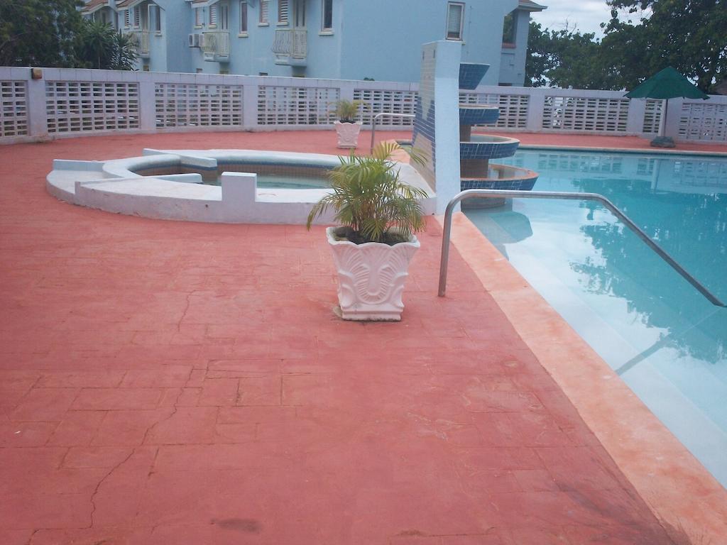 Point Village, Negril, Jamaica Luaran gambar